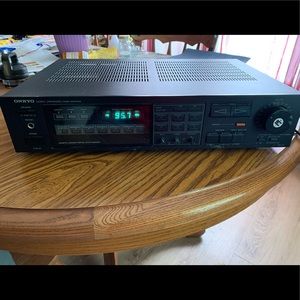 ONKYO QUARTZ SYNTHESIZED TUNER AMPLIFIER